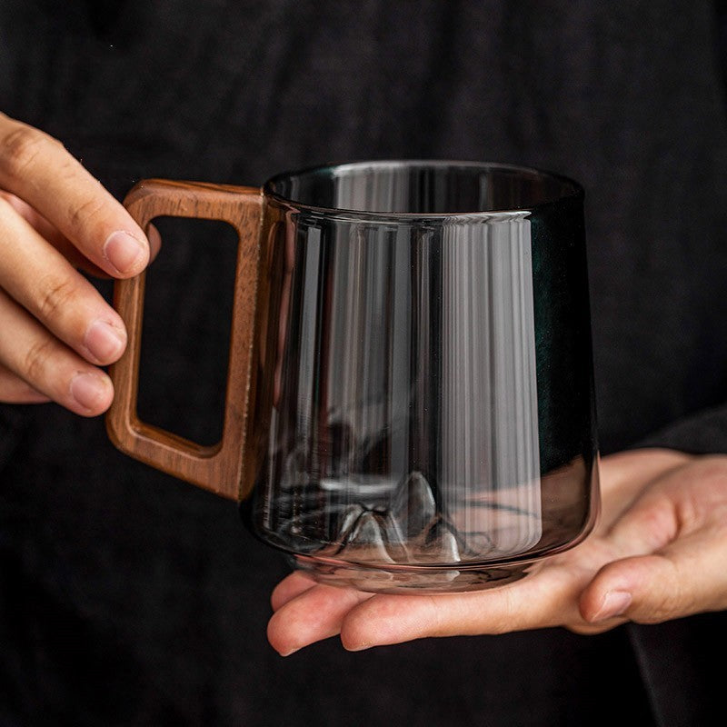 Guanshan-Glas, einlagiger Trinkbecher mit seitlichem Holzgriff